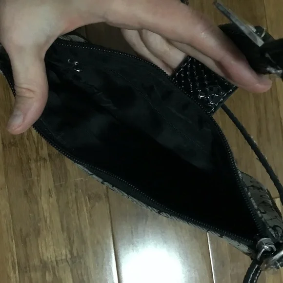 Guess Purse - Picture 3 of 4